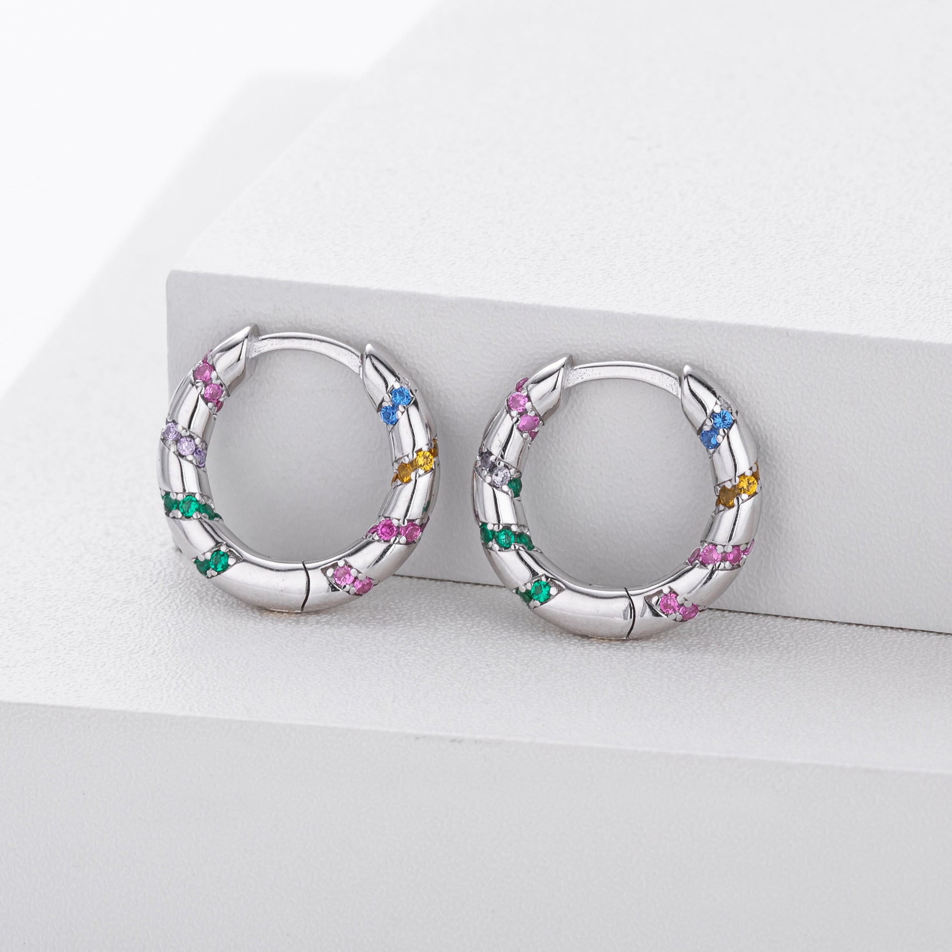 925 Sterling Silver Twisted Rainbow Zircon Huggie Hoop Earrings 60200313