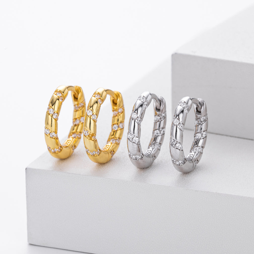 925 Sterling Silver Twisted Rainbow Zircon Huggie Hoop Earrings 60200313