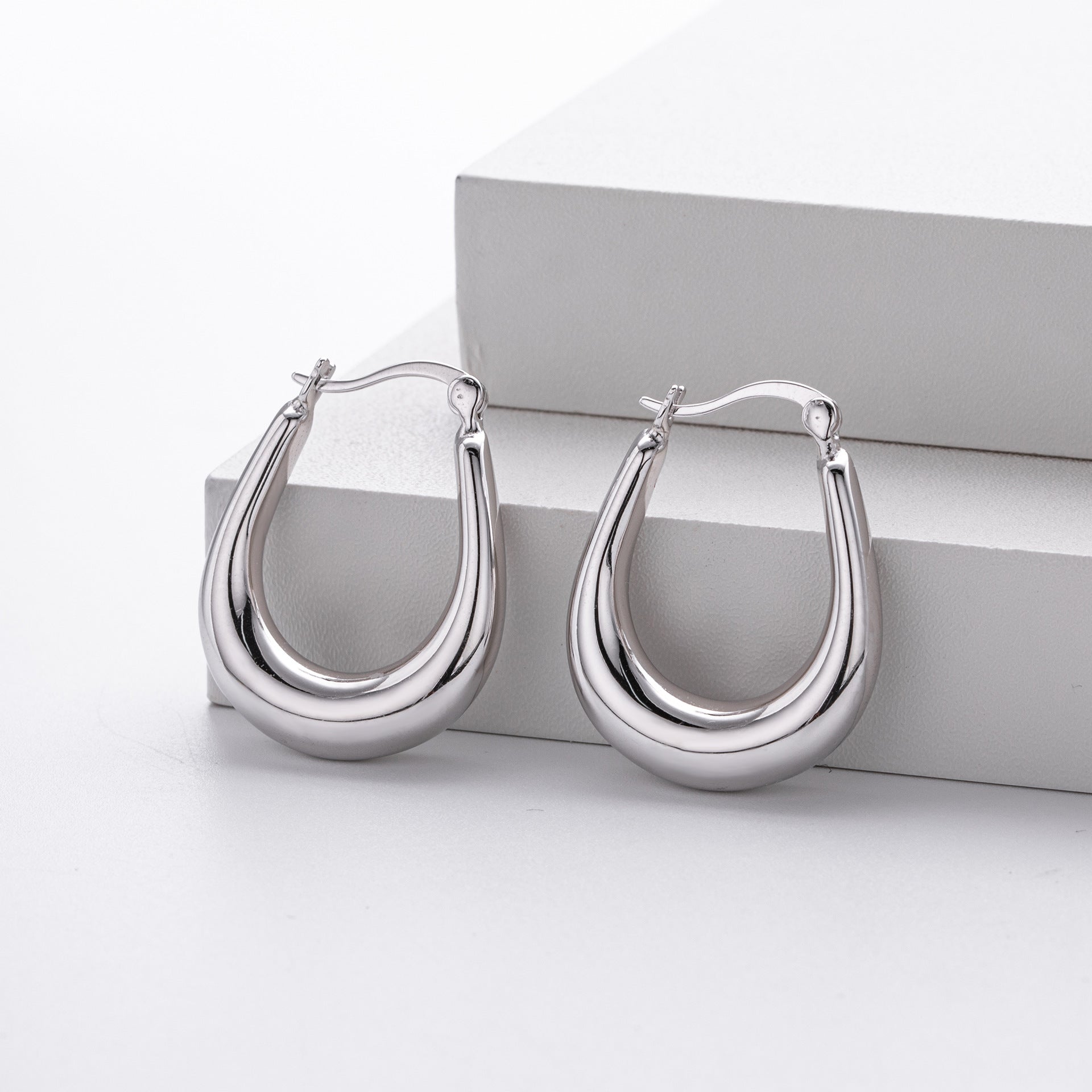 925 Sterling Silver Minimalist Oval Tapered Hollow Hoop Earrings 60400028