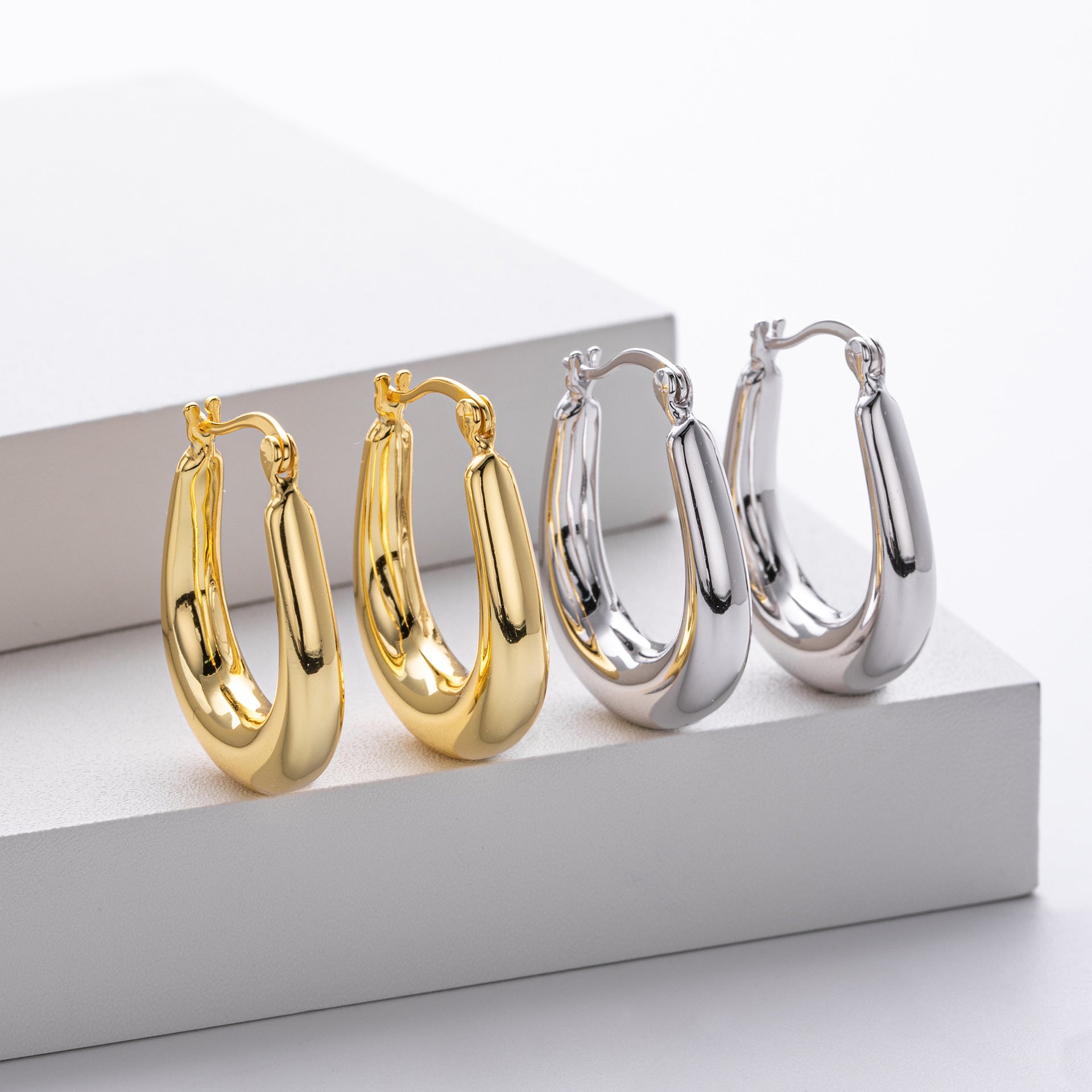 925 Sterling Silver Minimalist Oval Tapered Hollow Hoop Earrings 60400028