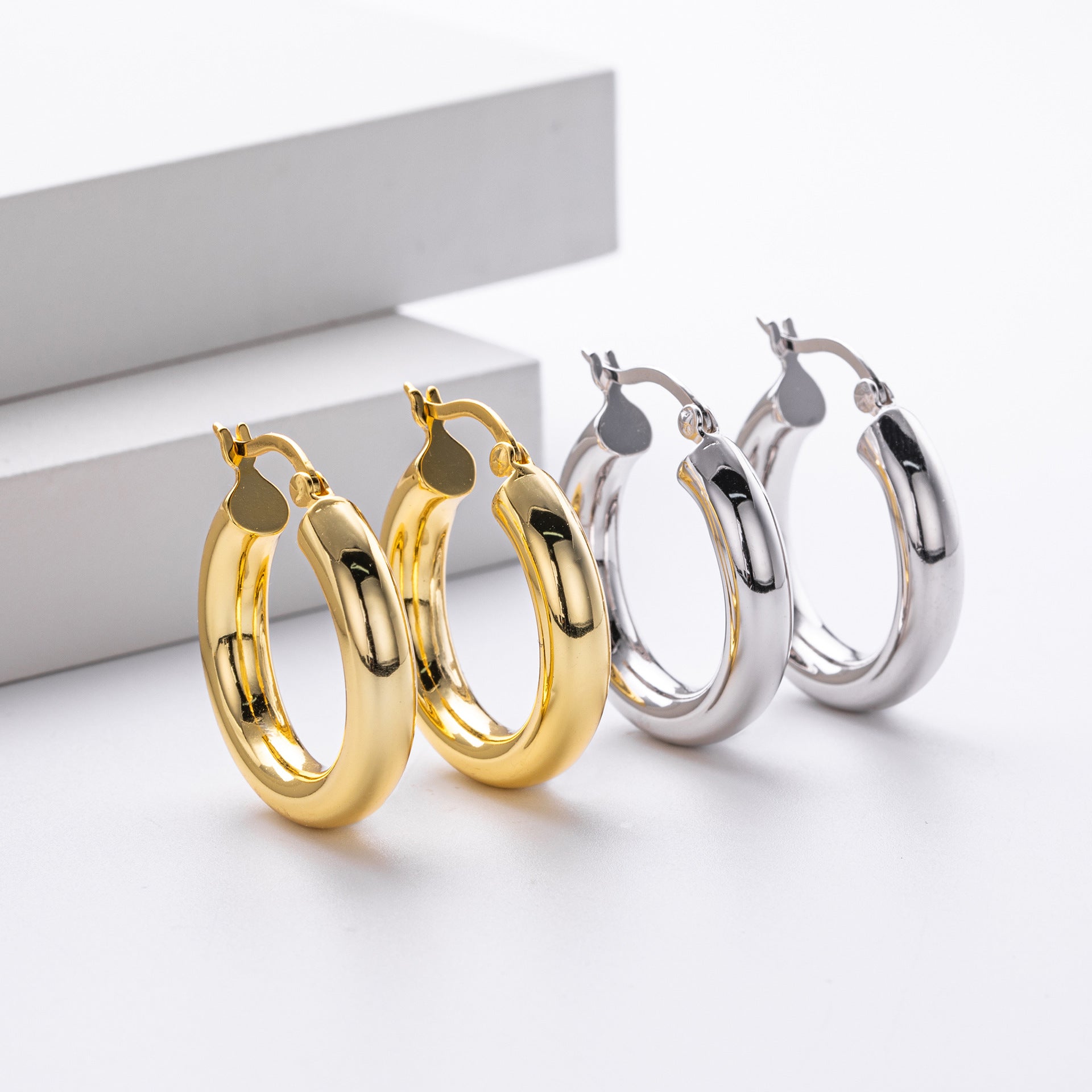 925 Sterling Silver Classic Chunky Hollow Hoop Earrings 60400030