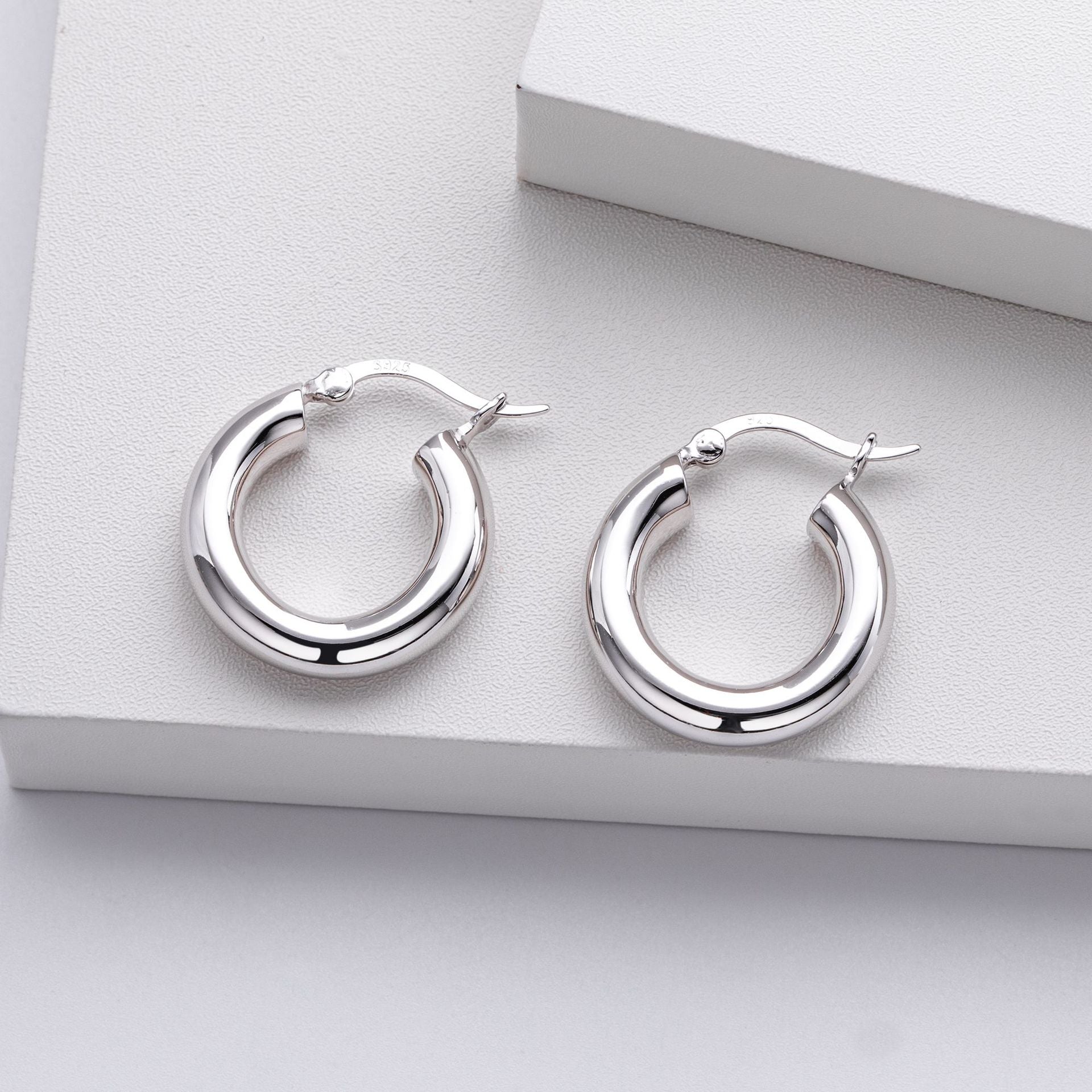 925 Sterling Silver Classic Chunky Hollow Hoop Earrings 60400030