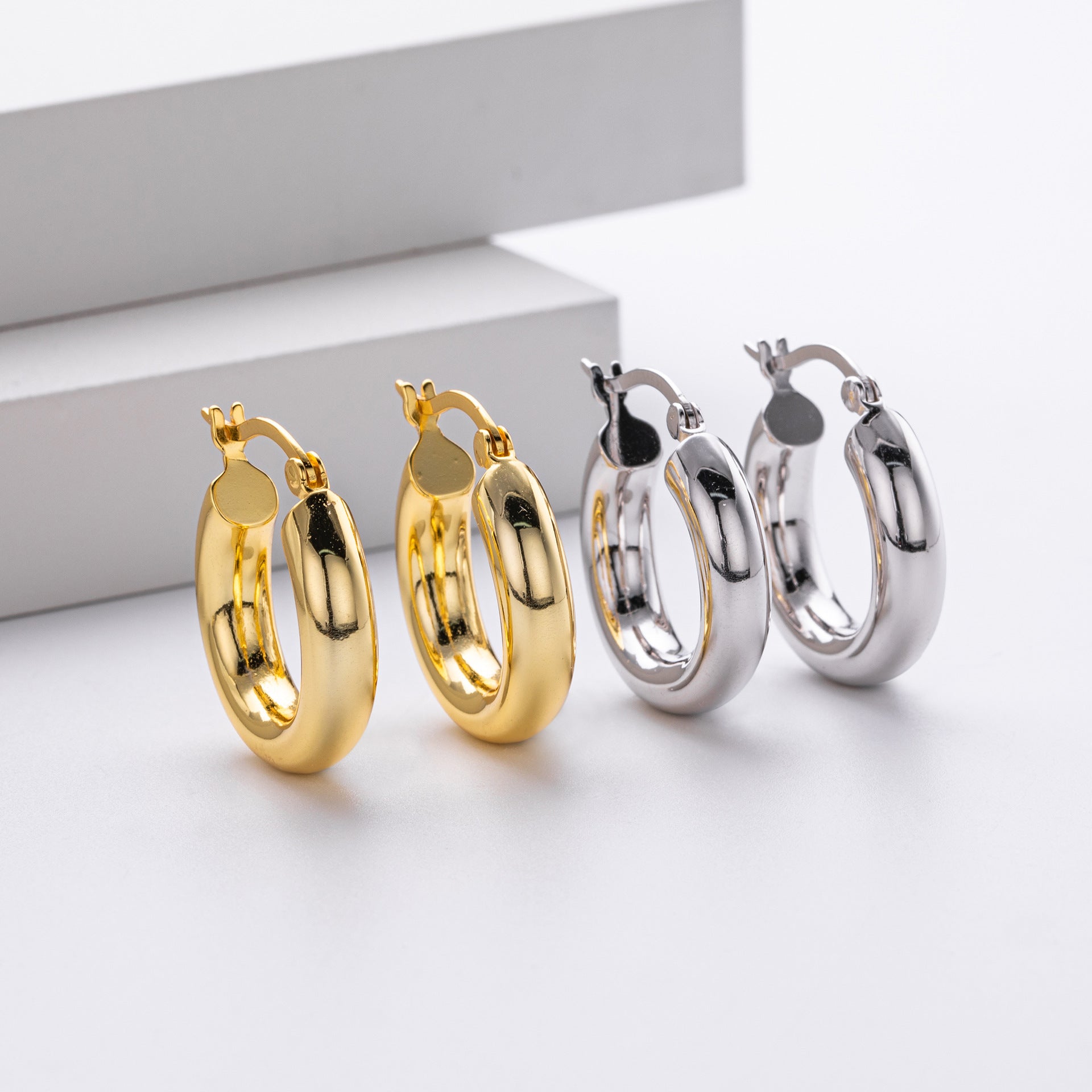 925 Sterling Silver Classic Chunky Hollow Hoop Earrings 60400030