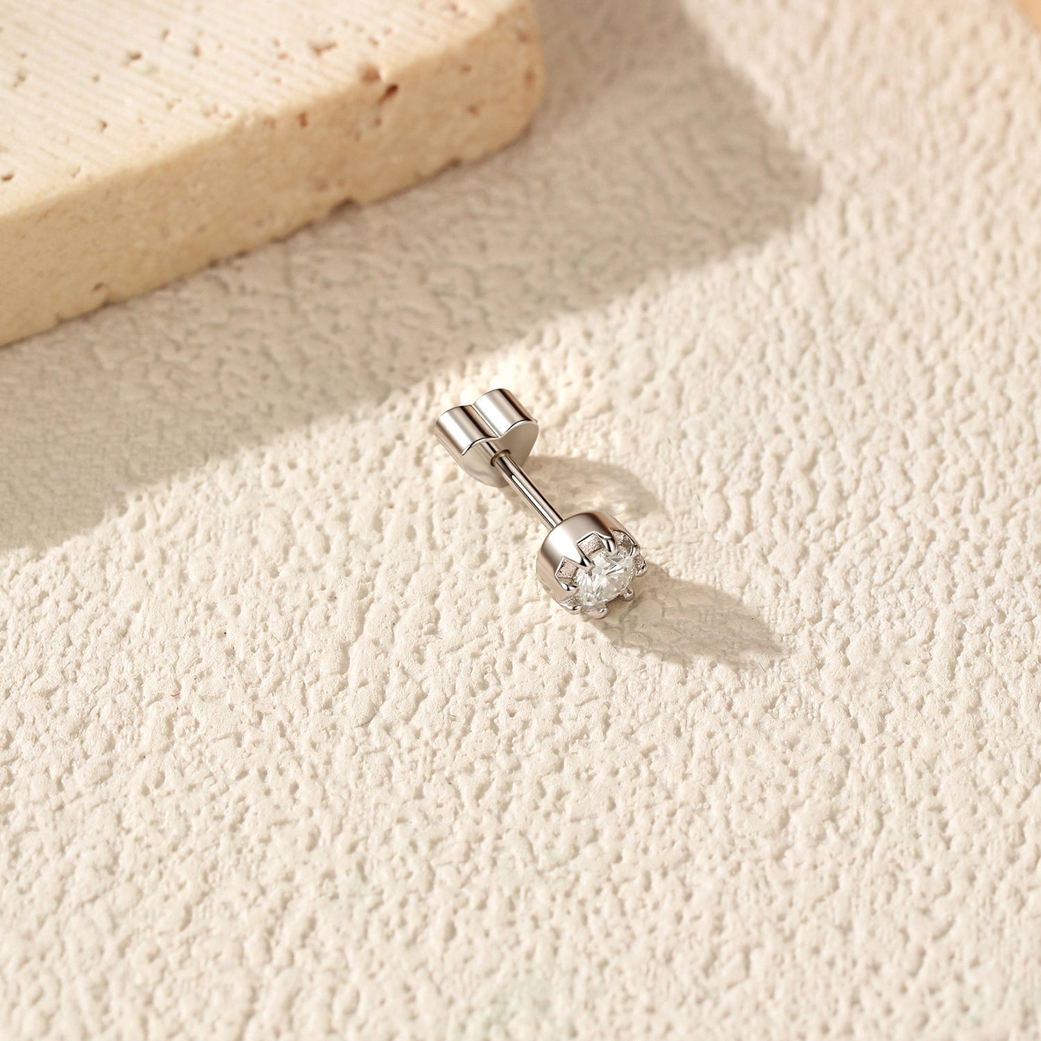 925 Sterling Silver Round Moissanite Cartilage Stud110100090