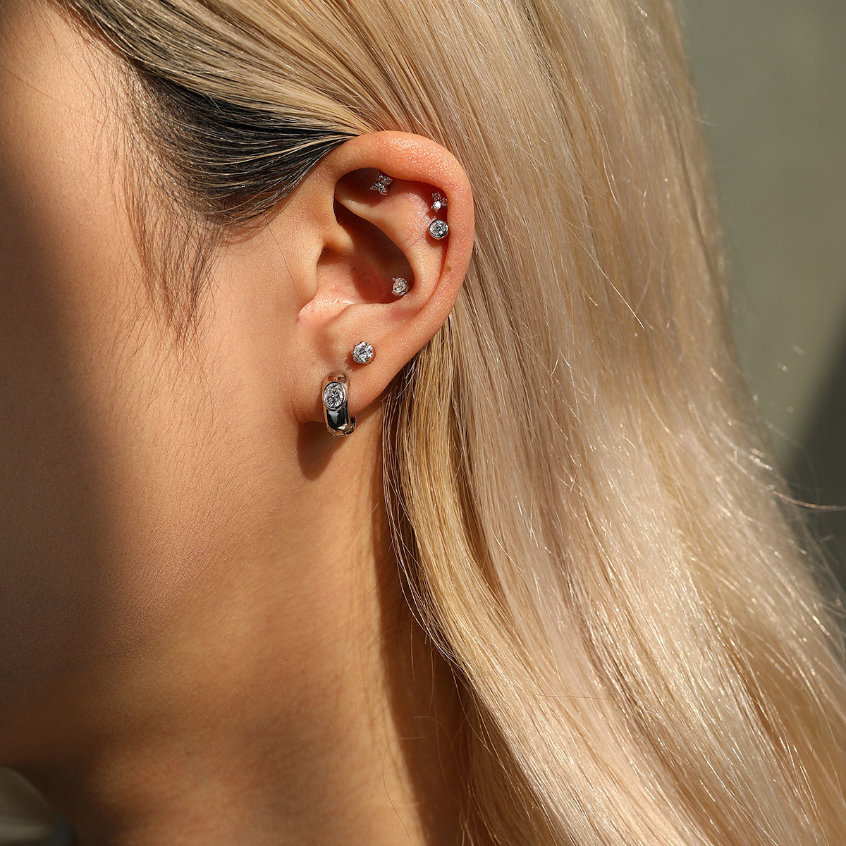 925 Sterling Silver Round Moissanite Cartilage Stud110100090