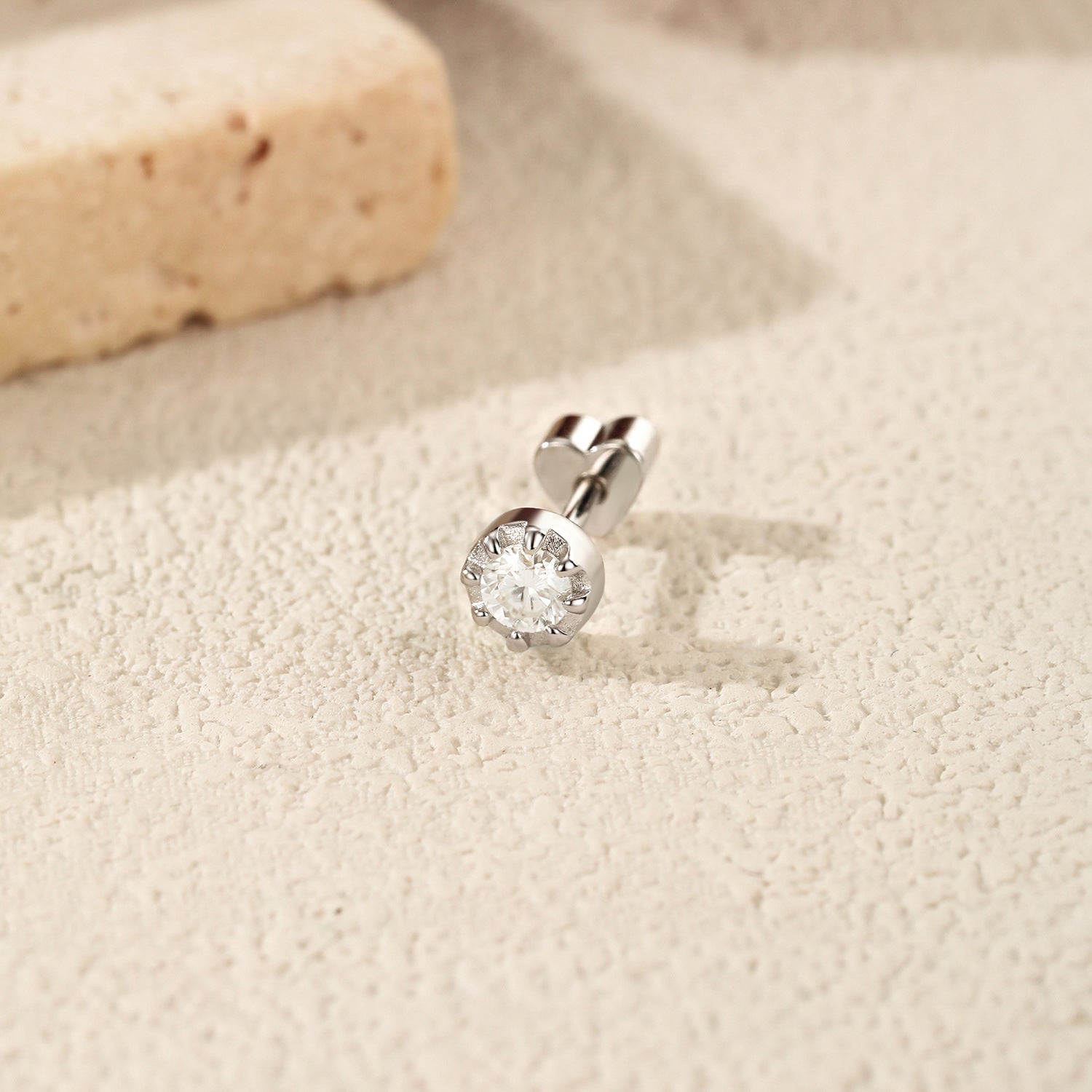 925 Sterling Silver Round Moissanite Cartilage Stud110100090