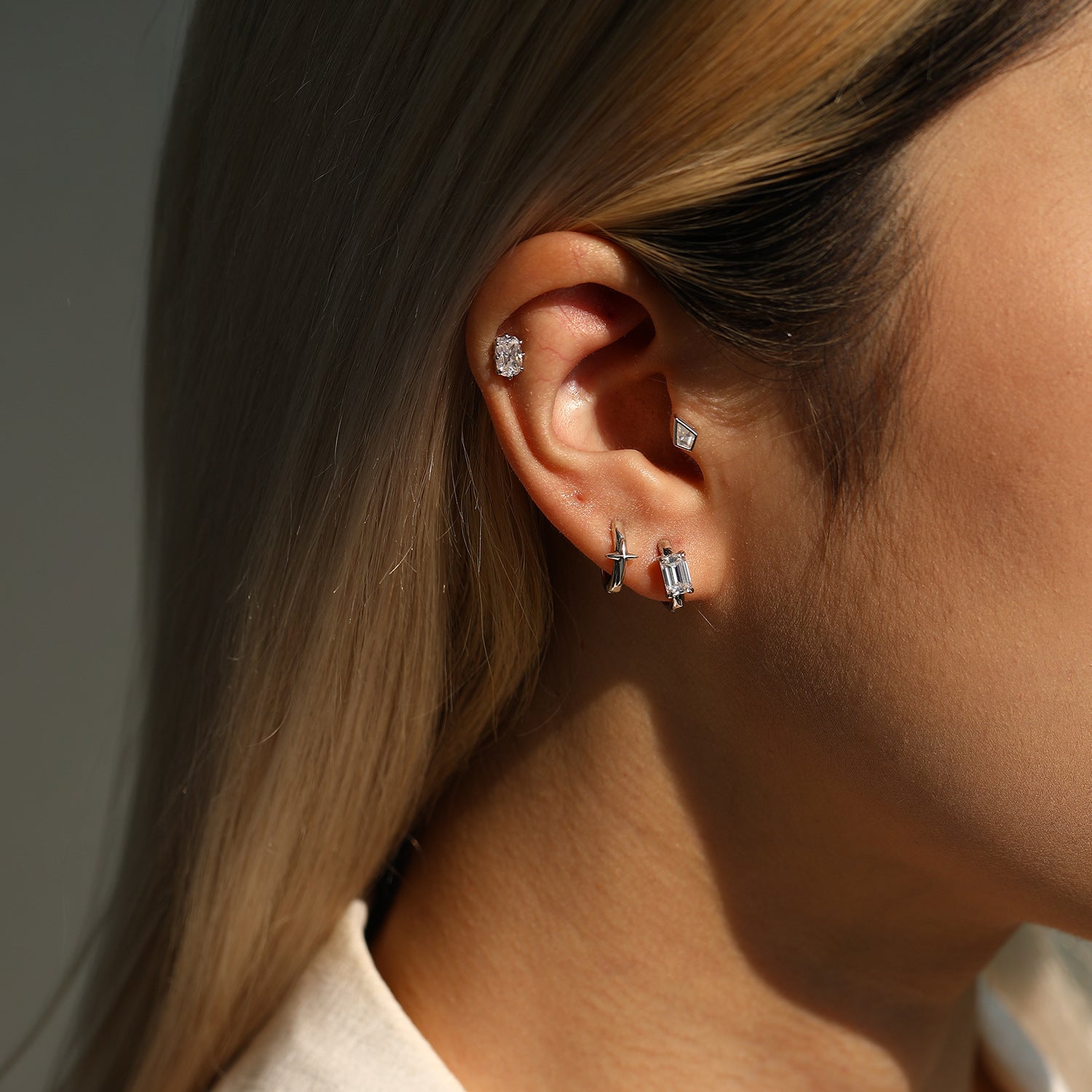 925 Sterling Silver Round Moissanite Crown Cartilage Stud 110100093