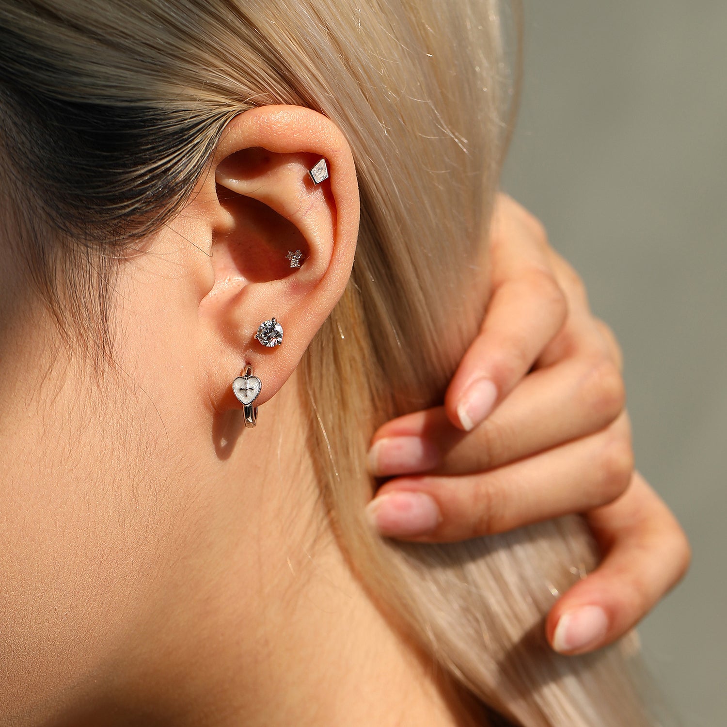 925 Sterling Silver Round Moissanite Cartilage Stud 110100095