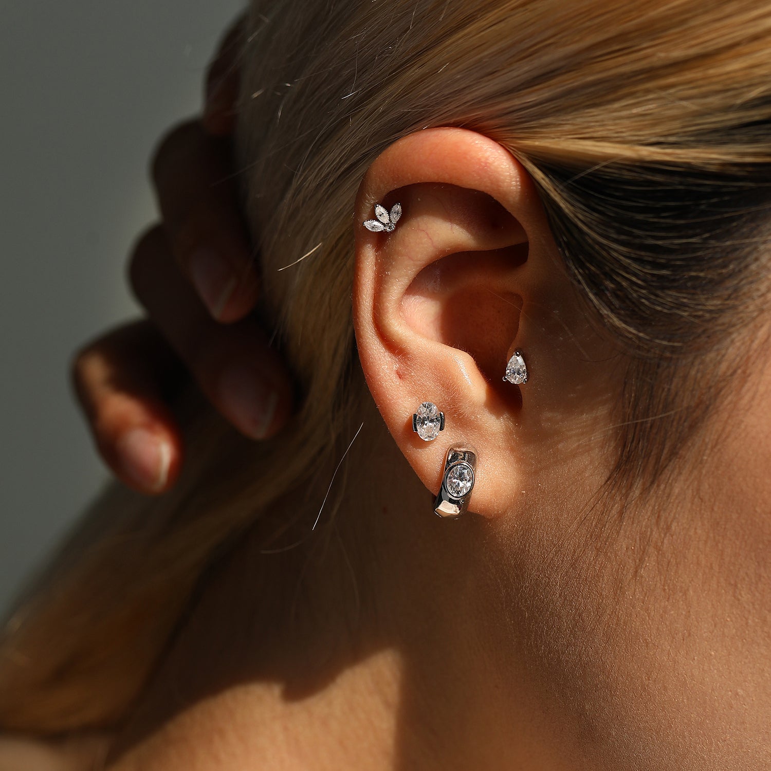 925 Sterling Silver Moissanite Crown Cartilage Stud 110100103
