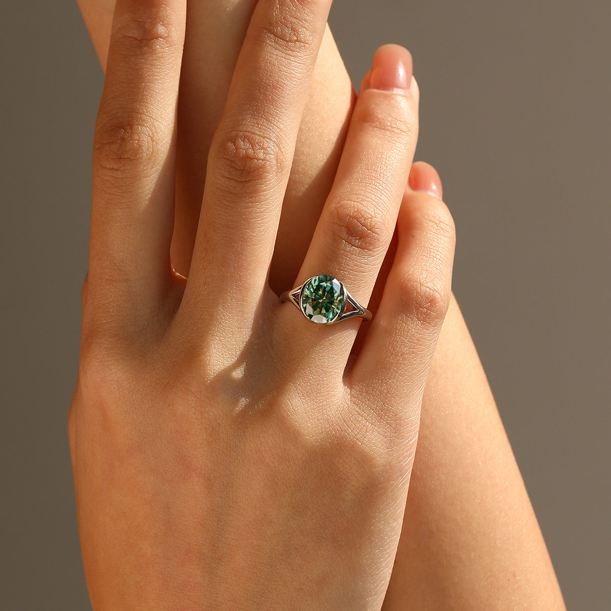 925 Sterling Silver 3ct Green Oval Moissanite Bezel Ring 110200078
