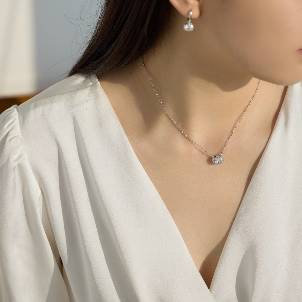 925 Sterling Silver Eight-Prong Zircon Moissanite Pendant Necklace 110300041