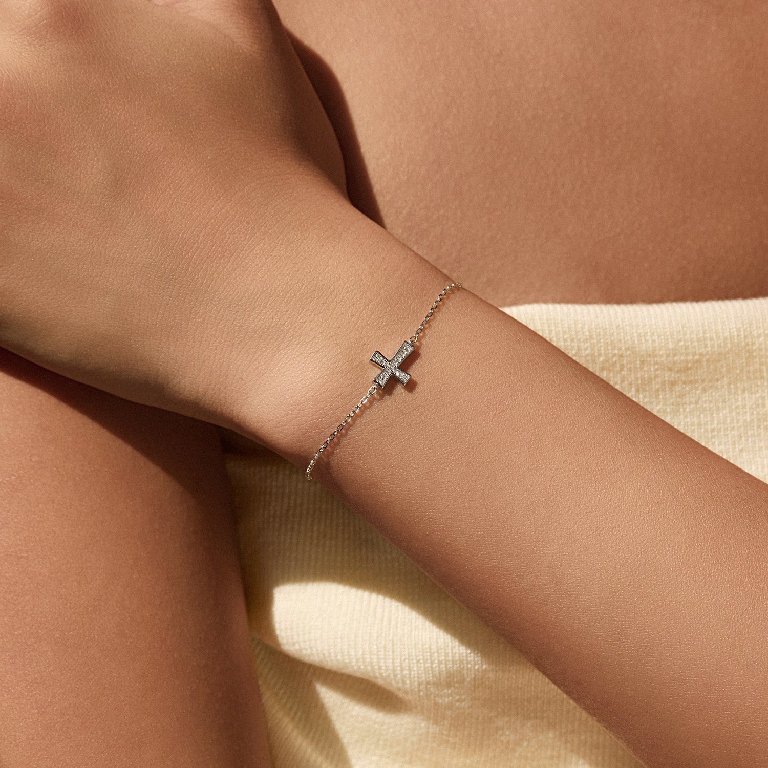 925 Sterling Silver Moissanite Pavé Cross Bracelet 110400018